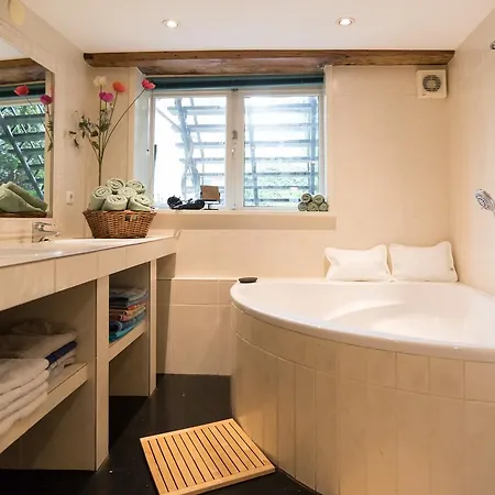 Cozy Family فندق مبيت وإفطار *